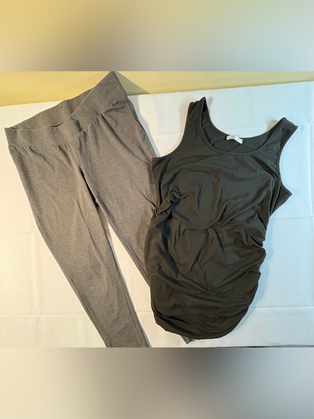 EUC BumpStart Under Belly Maternity Leggings-Sm & Ekouaer Scoop Neck Tank-Med
